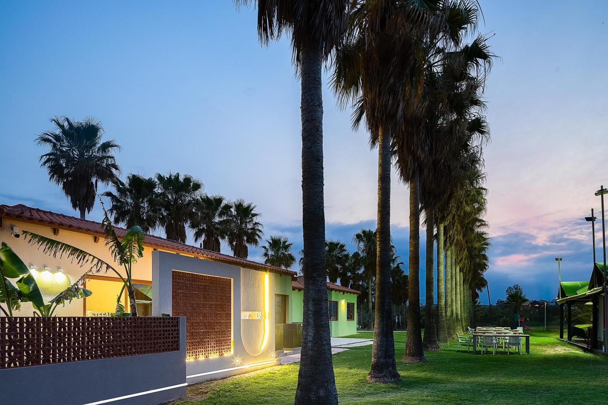 גאורגיופוליס La Palma Beachfront Suites מראה חיצוני תמונה