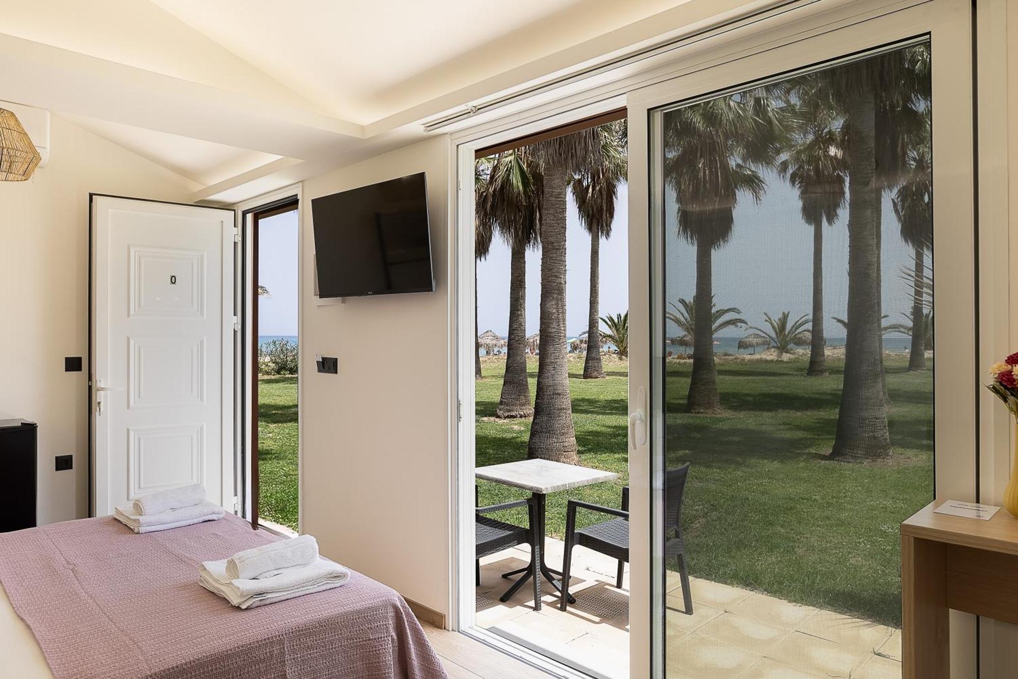 גאורגיופוליס La Palma Beachfront Suites מראה חיצוני תמונה