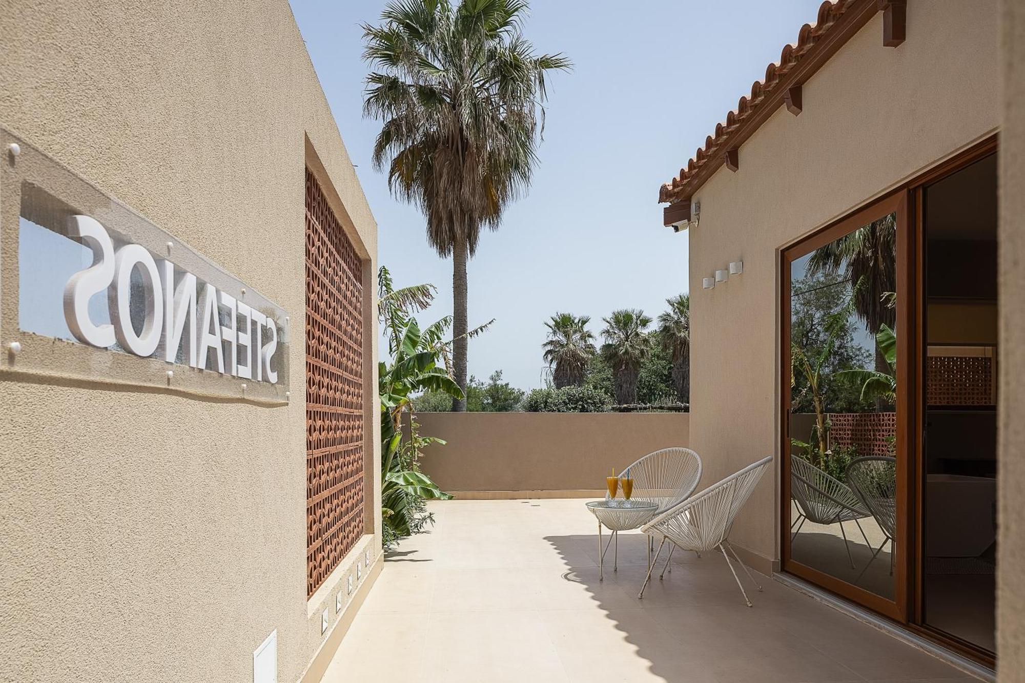 גאורגיופוליס La Palma Beachfront Suites מראה חיצוני תמונה
