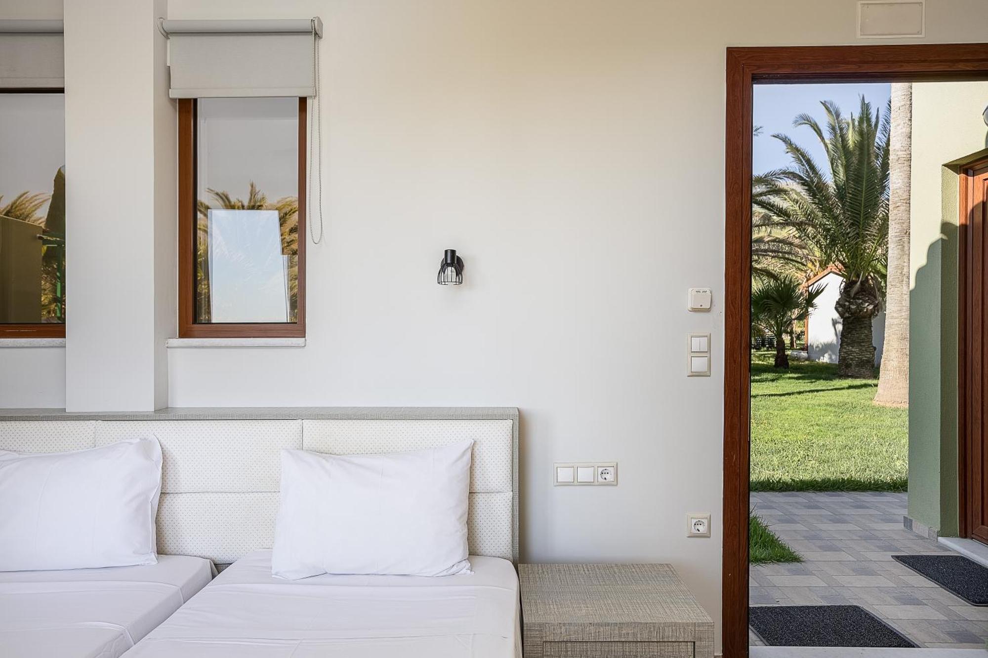 גאורגיופוליס La Palma Beachfront Suites מראה חיצוני תמונה