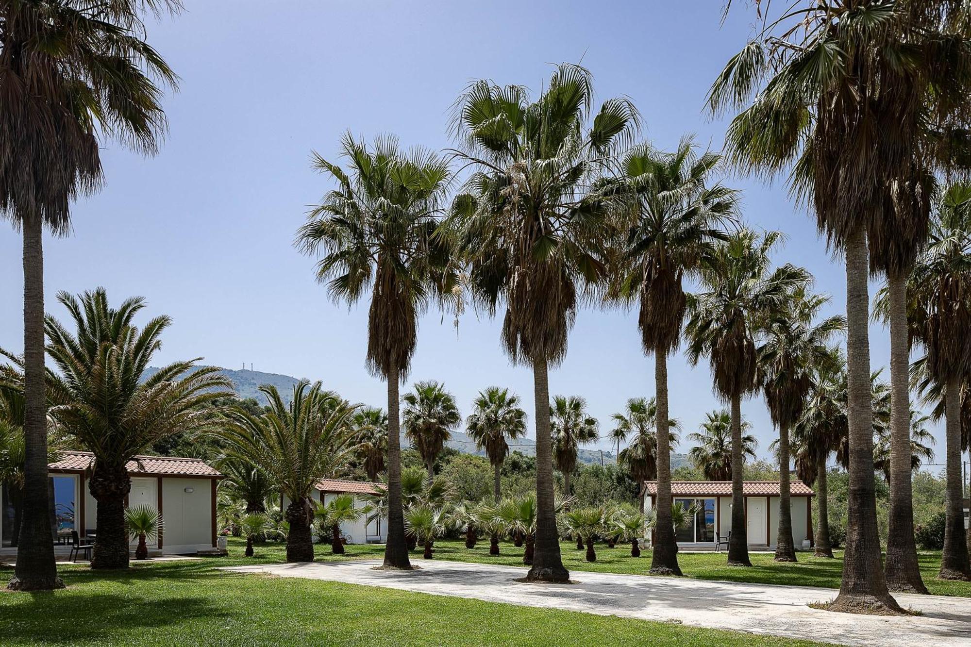 גאורגיופוליס La Palma Beachfront Suites מראה חיצוני תמונה