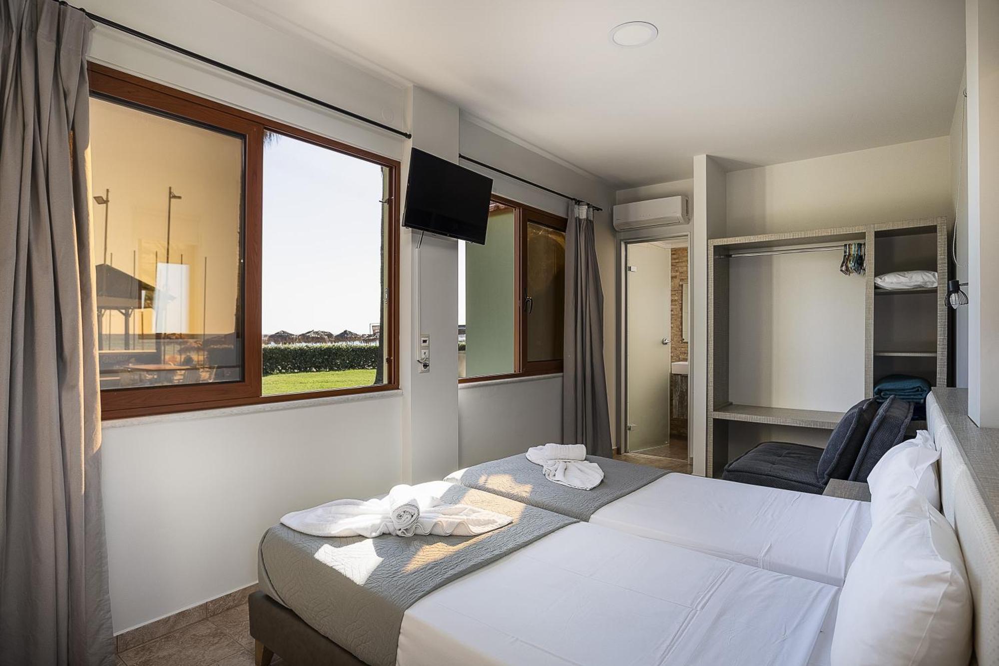 גאורגיופוליס La Palma Beachfront Suites מראה חיצוני תמונה