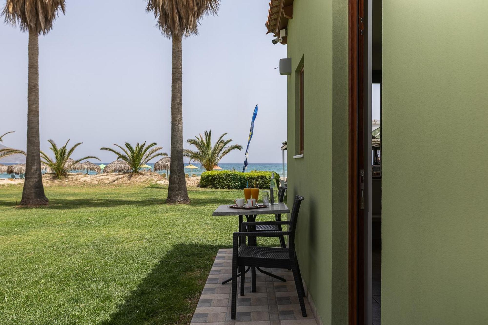 גאורגיופוליס La Palma Beachfront Suites מראה חיצוני תמונה