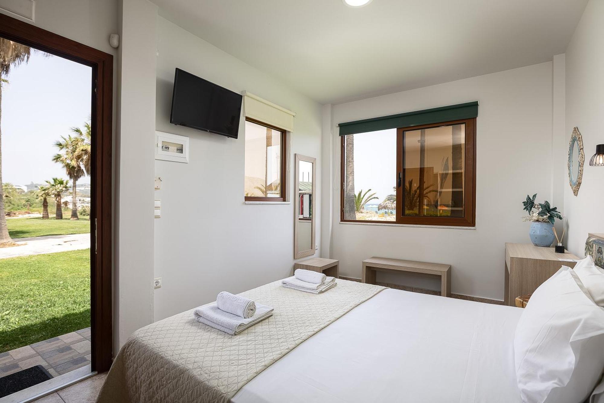 גאורגיופוליס La Palma Beachfront Suites מראה חיצוני תמונה
